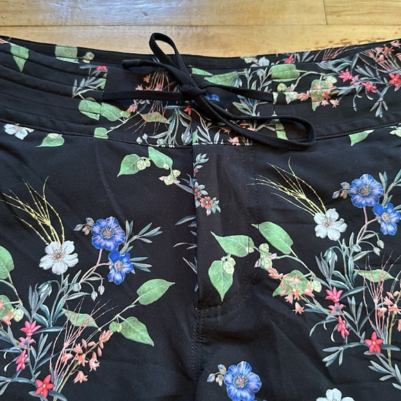 Athleta Floral Shorts - Picture 3 of 7